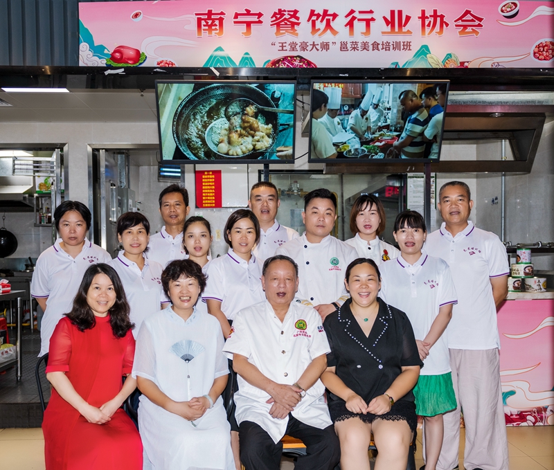 /QJ_751963614862.jpg 培训合影(拍摄:吴宇).jpg